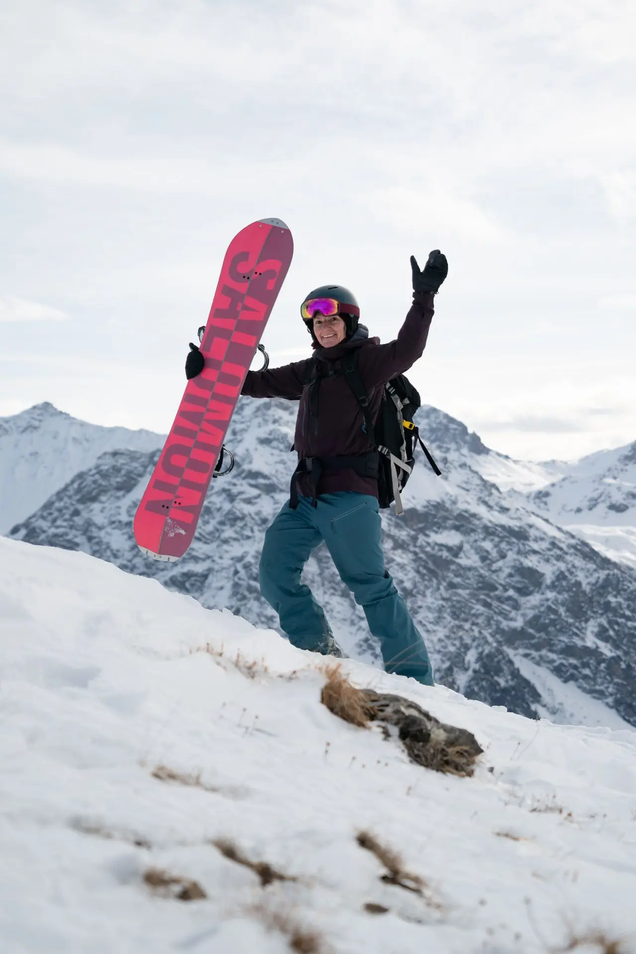 LawinenkurseArosa x Penguin Powderwear Snowboarding