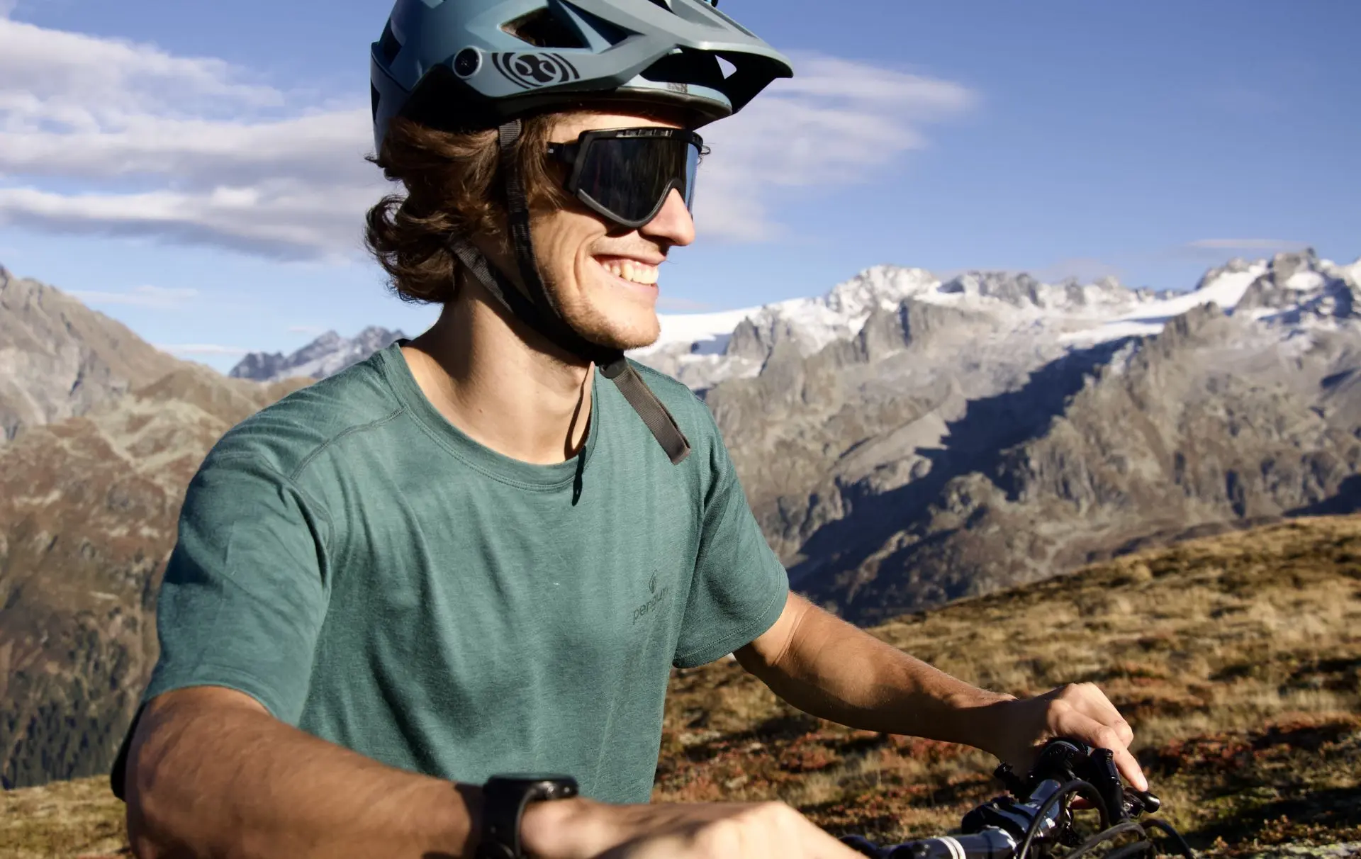 Mountainbiken auf Berg Penguin Powderwear