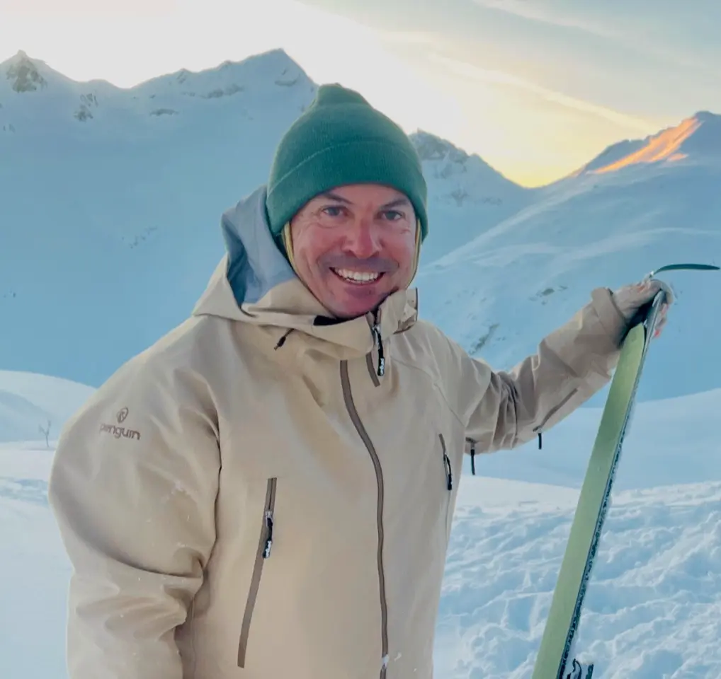 Penguin guide Sam Mountainplanet