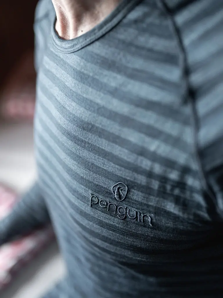 148-1-Men-Merino-Longsleeve-Shirt-RGB3.webp