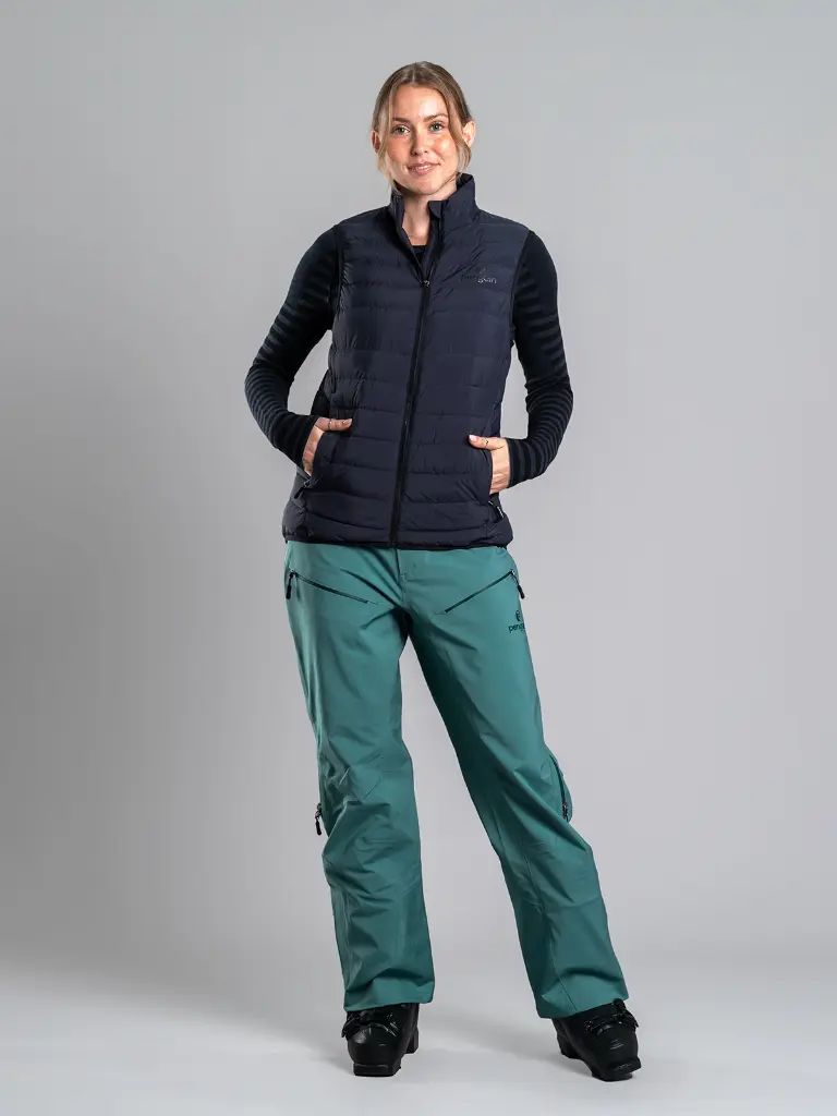 275-17-Women-Down-Vest-Midnight-RGB1.webp