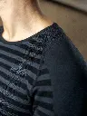 170-2-Merino-Seamless-Crewneck-Top-Caviar@Midnight-RGBdetail1.webp